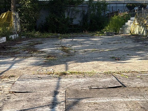 4th image of 2387 Weston Rd