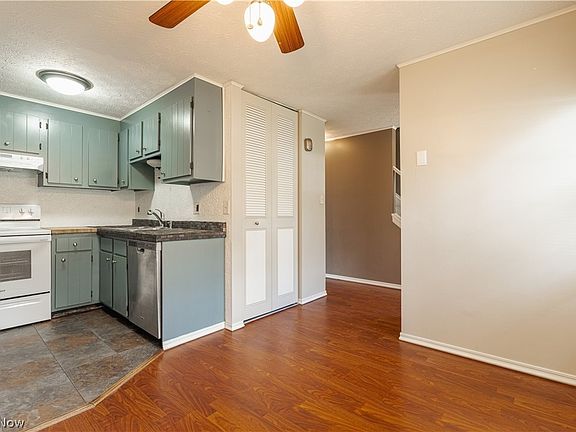 4th image of 4297 Cox Dr #B