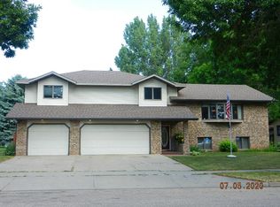 610 W Wachter Ave, Bismarck, ND 58504