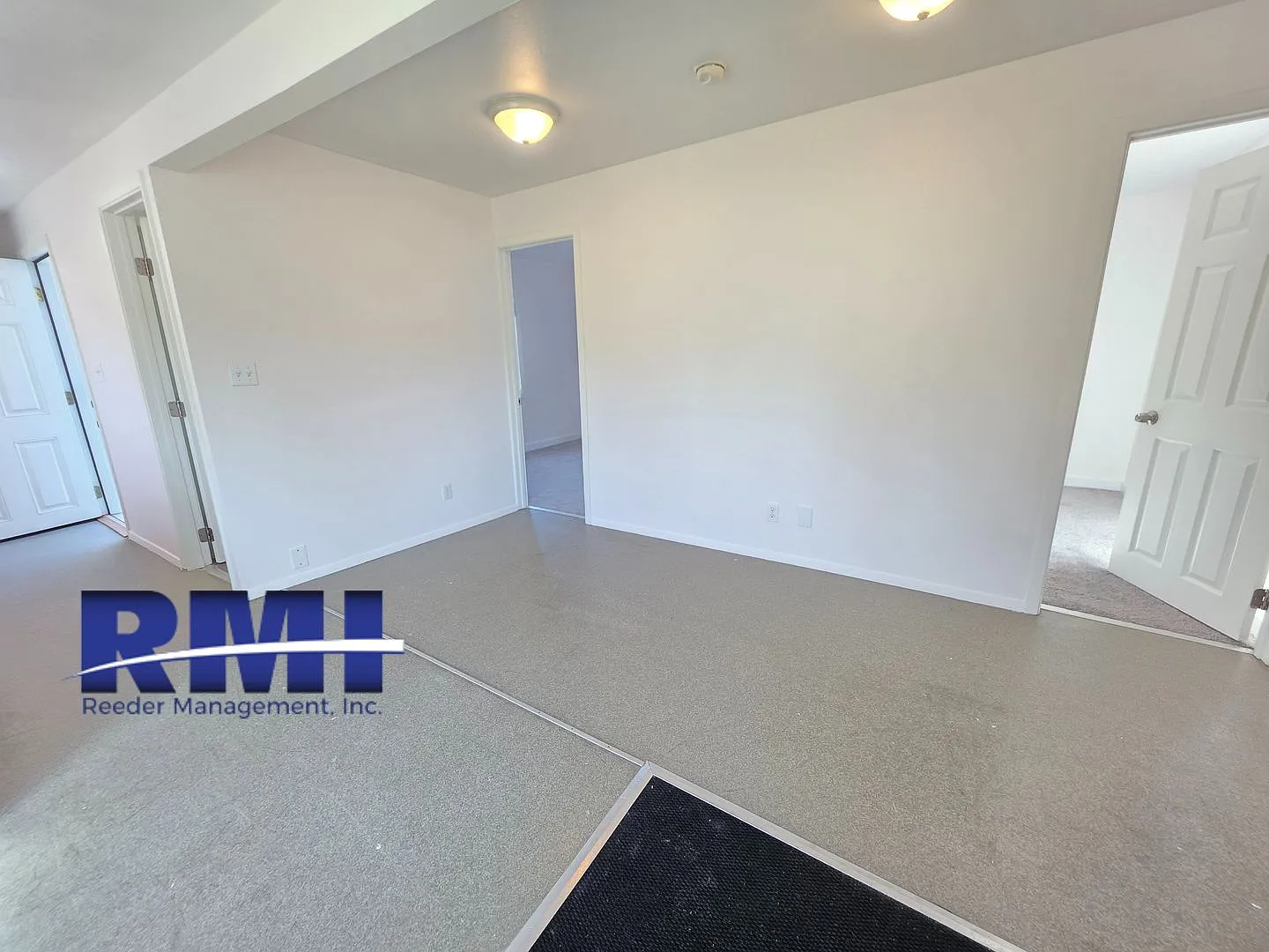 Low maintenance 2 bedroom — Photo 4