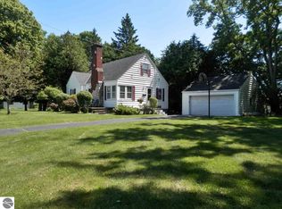 529 8th St, Manistee, MI 49660