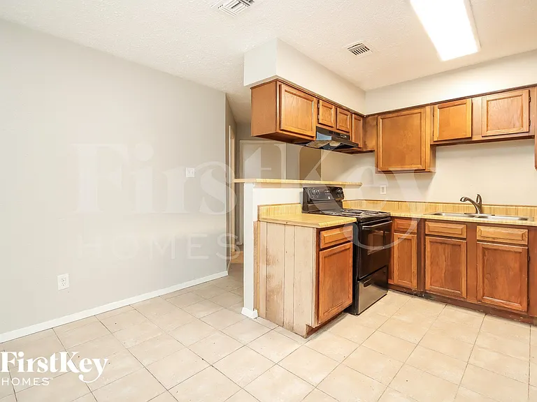 16239 La Terra Dr — Photo 5