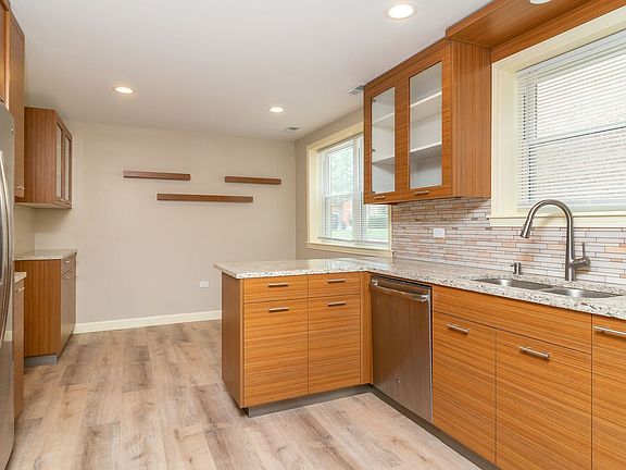 4th image of 8060 N Oriole Ave #1G