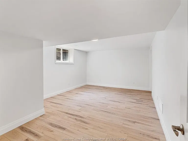 253 Livingstone Cres — Photo 12
