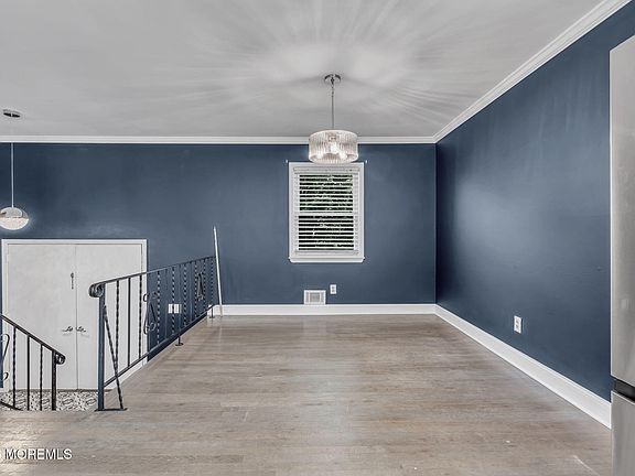 3rd image of 779 Lexington Drive