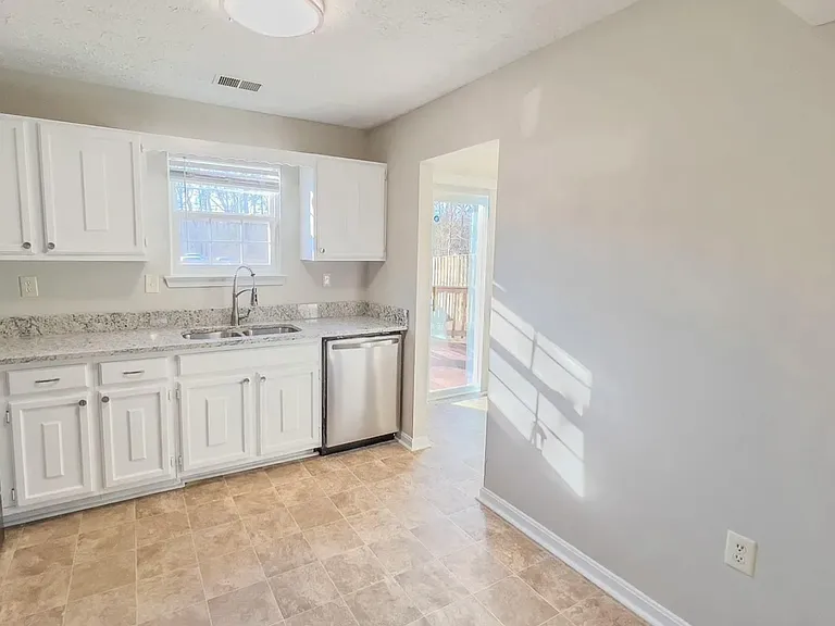 14 Meadowside Ct — Photo 4