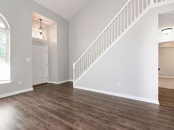 5th image of 313 Darenia Ln