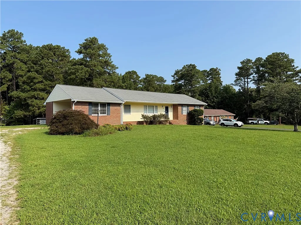 3 bed, 2.0 bath, 1600 sqft, $2,200 — Photo 2