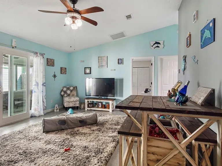 105 Christie Ln — Photo 9