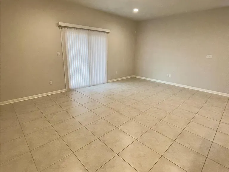 1725 Fountain Bridge Dr — Photo 15