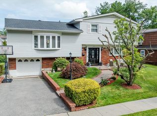 54 Maria Ln, Yonkers, NY 10710
