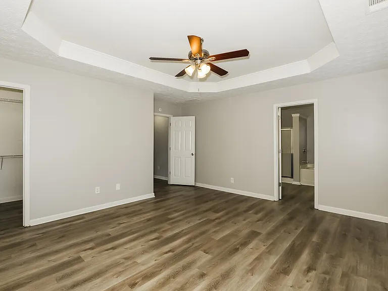 135 Greenland Dr — Photo 10