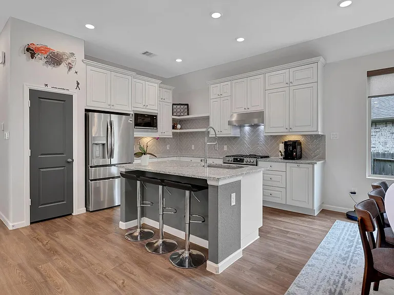 4933 Chester Lake Ln — Photo 1
