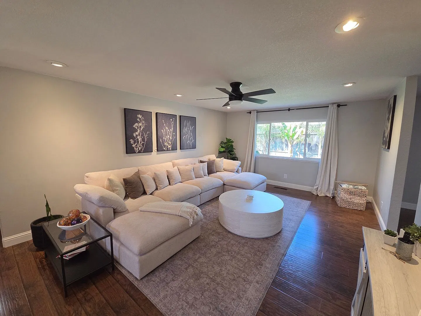 Comfort meets Eleglance in this amazing rental located in Turlock CA — Photo 3
