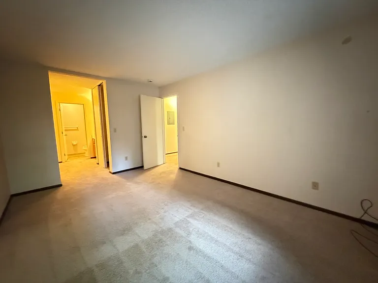 1700 Four Oaks Rd #124 — Photo 7