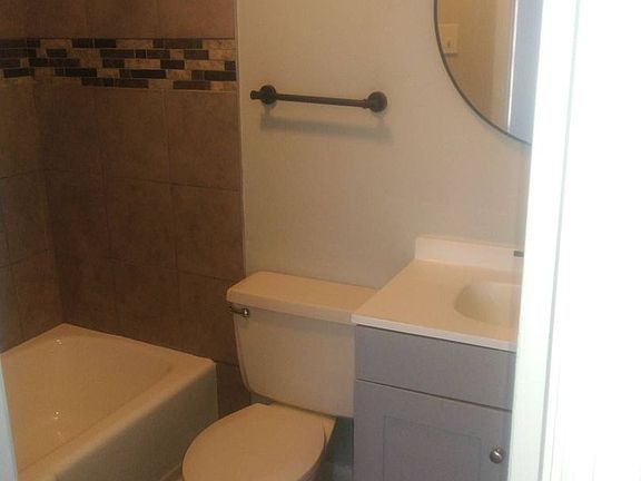 5th image of 1030 W 1st St APT 1