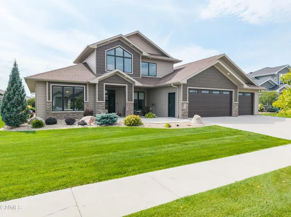 1011 Reserve Ln, Bismarck, ND 58503