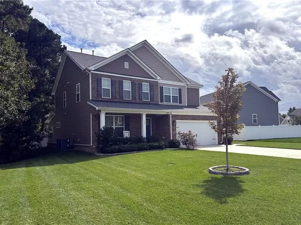 129 Manor Dr, Carrollton, VA 23314