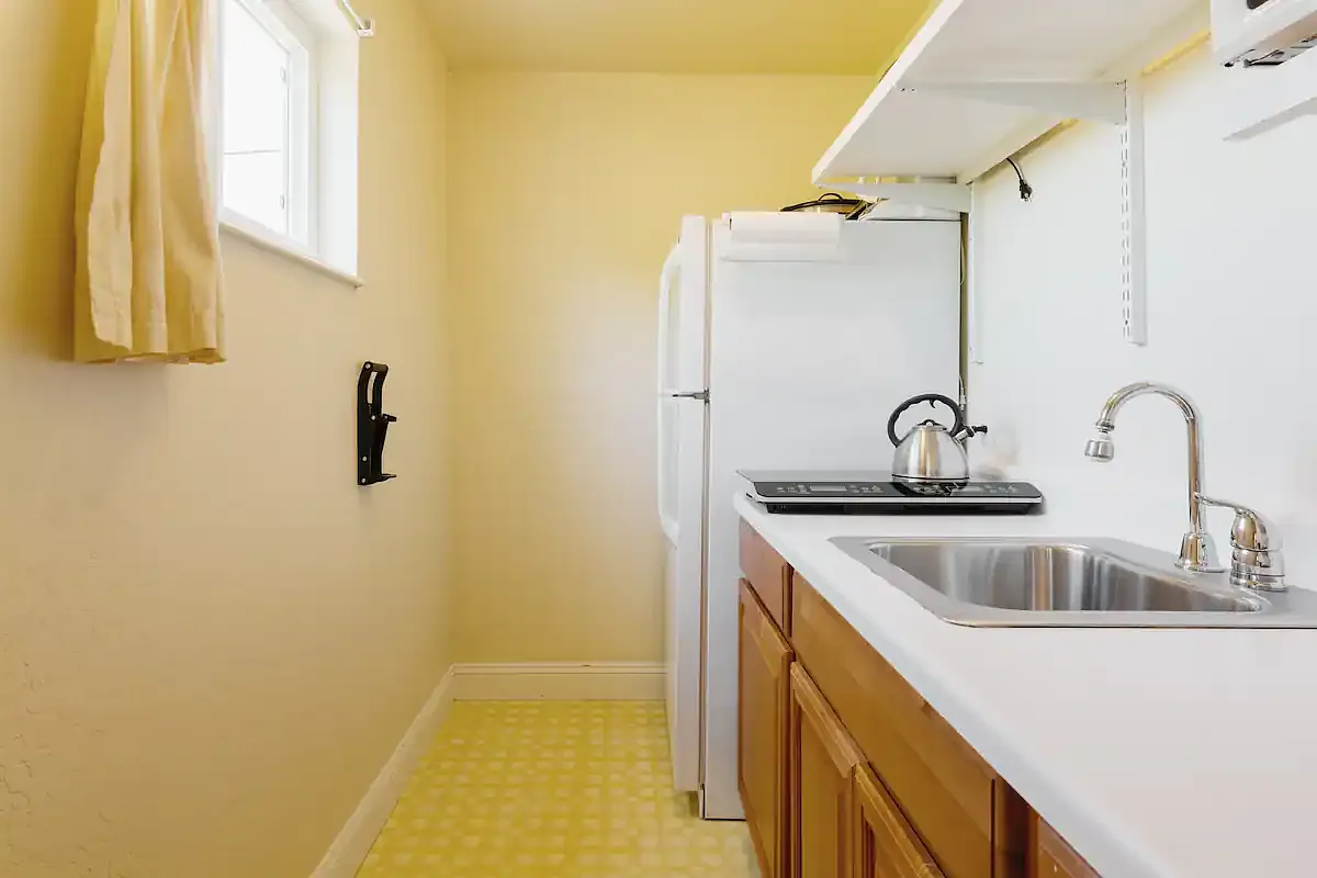 Studio, 240 sqft, $1,650 — Photo 4