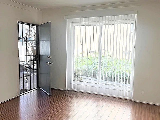 4919 Beverly Blvd #1 — Photo 2