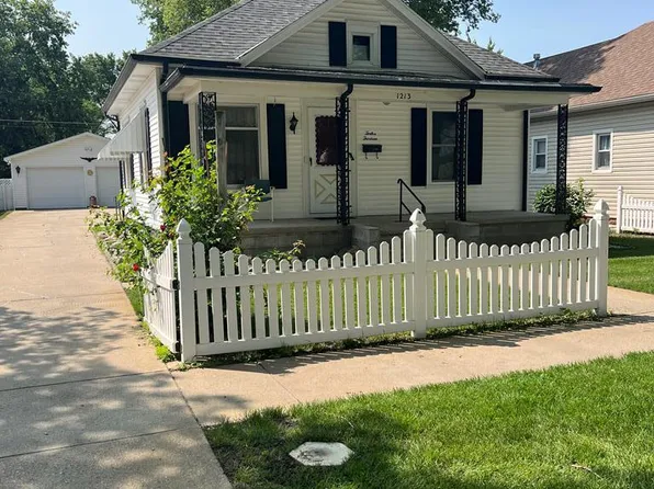 1213 W 5th St, Grand Island, NE 68801