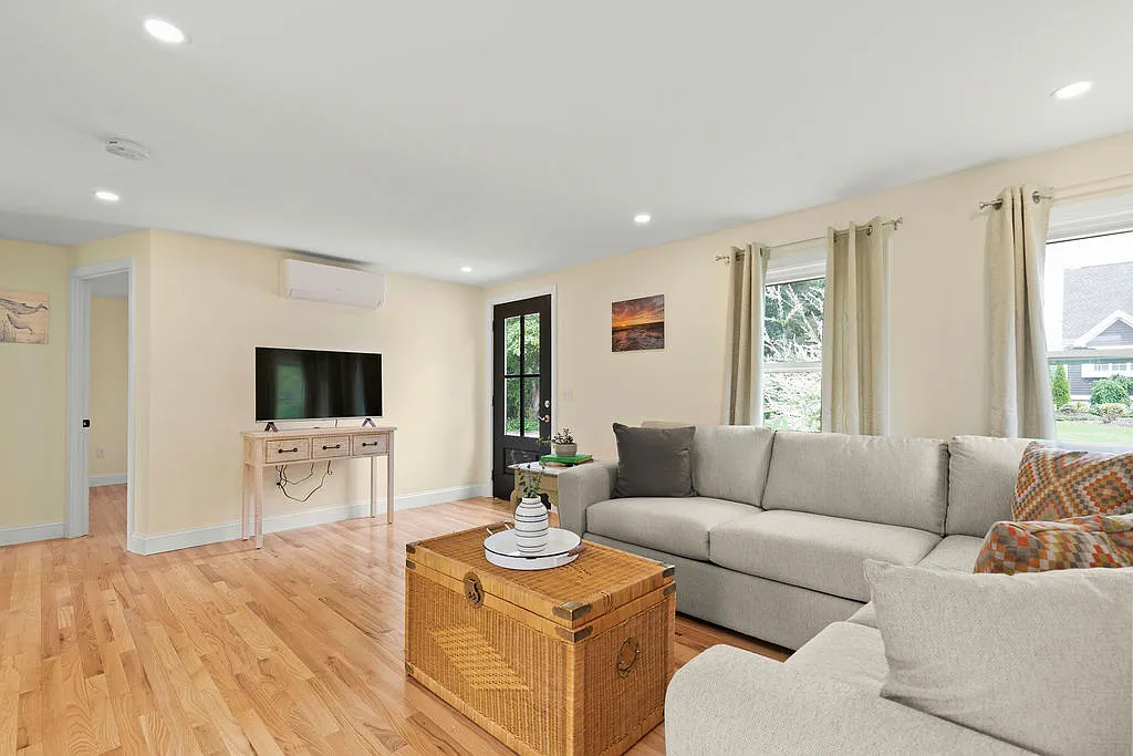 8 River Rd — Photo 2