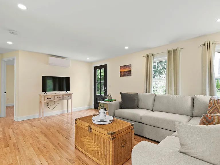 8 River Rd — Photo 2