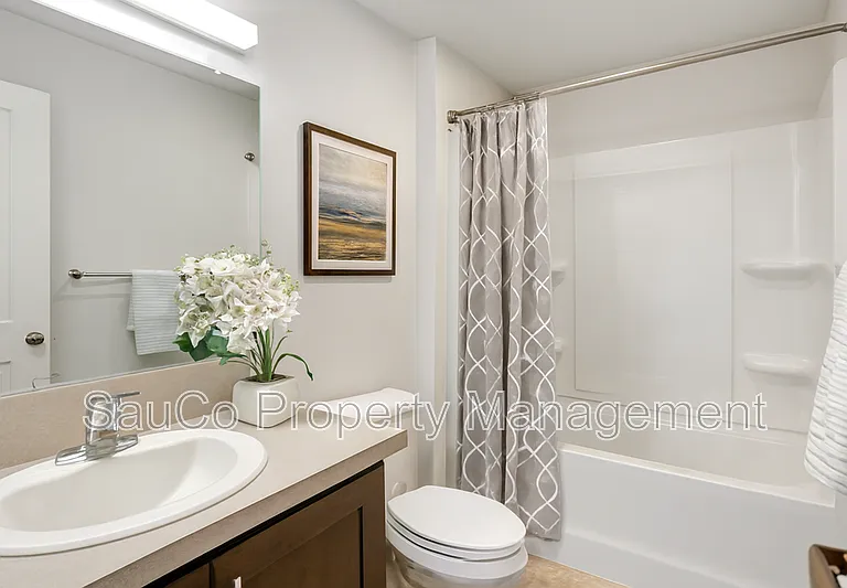 2564 Hawthorne St #304 — Photo 8