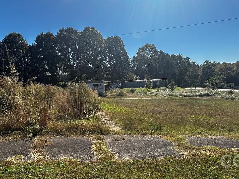 2nd image of 4814 Helton Rd