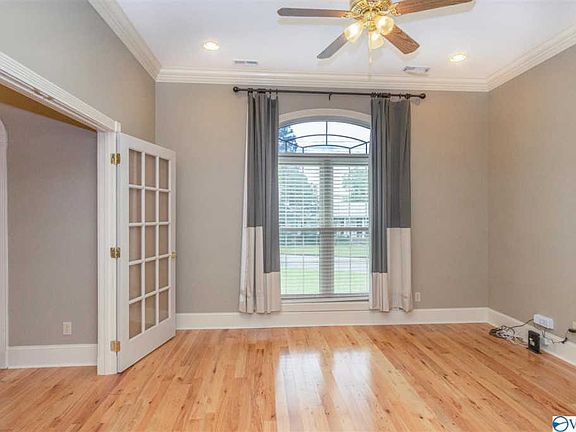 5th image of 723 Killarney Dr NW