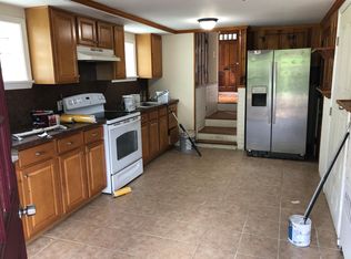 135 N Cedar St, Nazareth, PA 18064