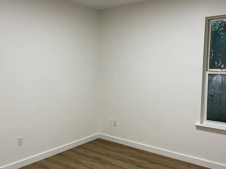 3759 Grace Ave — Photo 5