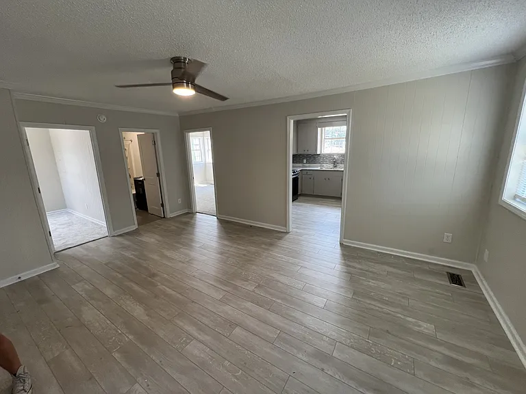 823 Shull St — Photo 7