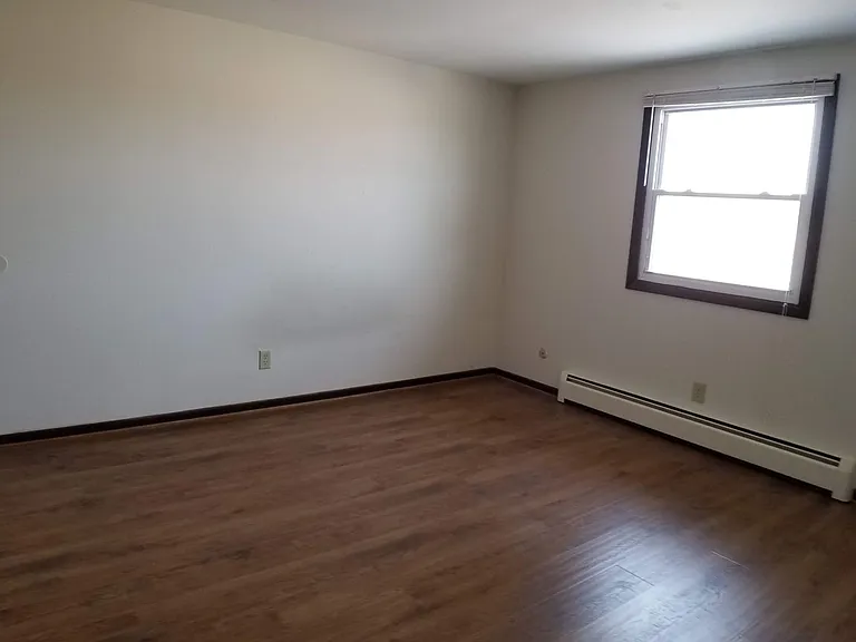 Embassy Square Apartments — Photo 33