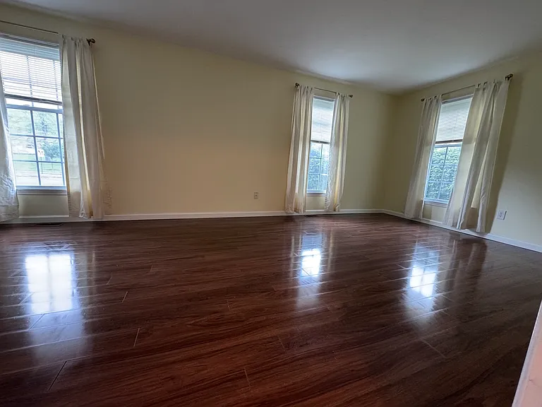 21 Springvalley Blvd — Photo 8