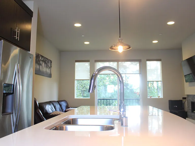 351 Vashon Ct NE — Photo 4
