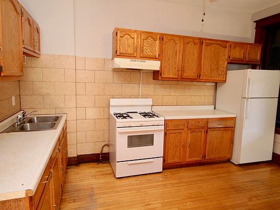 3rd image of 1657 N Francisco Ave APT 1