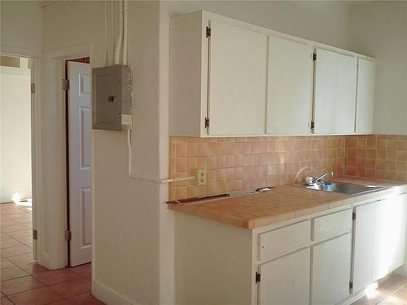 5th image of 924 Marseille Dr APT 37