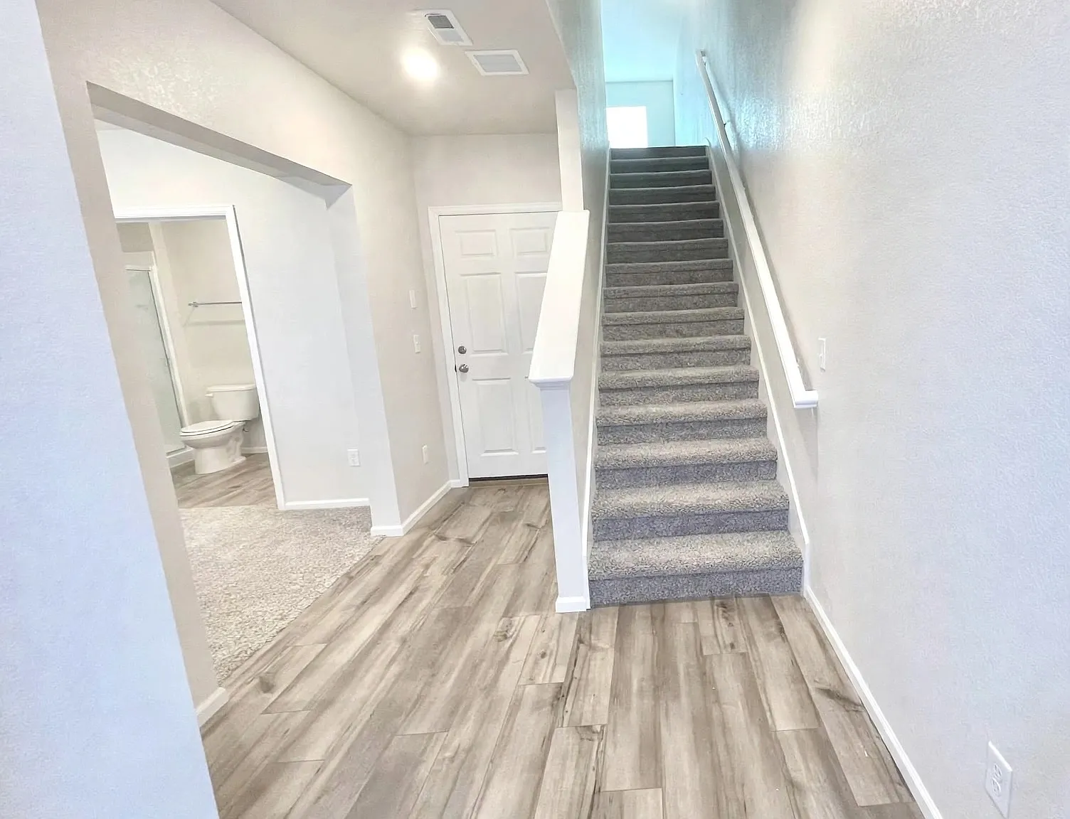 3 bed, 3.5 bath, 1982 sqft, $2,799 — Photo 4