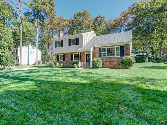 3rd image of 803 Farnwood Dr