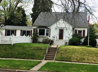 717 3rd St #A, Moline, IL 61265