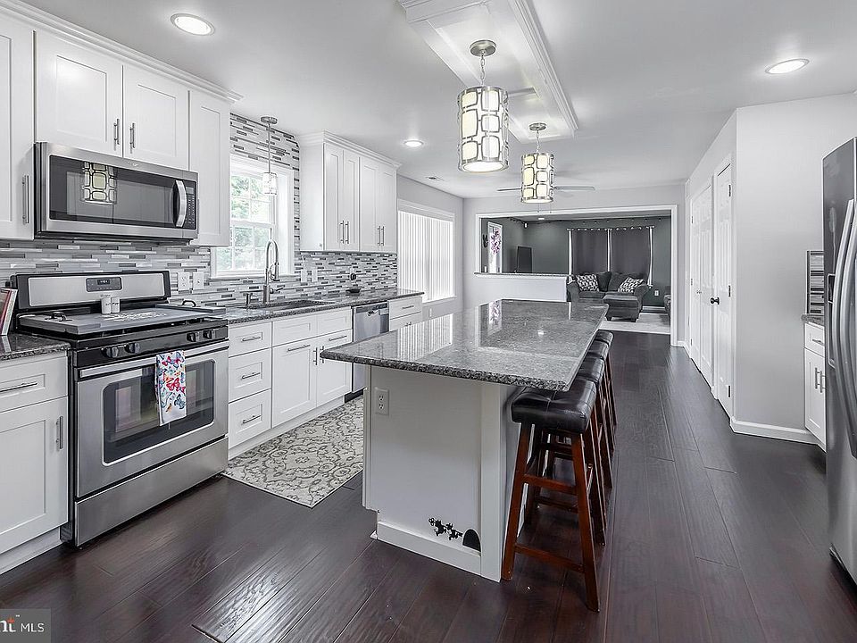 Gray Kitchen Cabinets That Ramp Up the Style Factor in Your Home