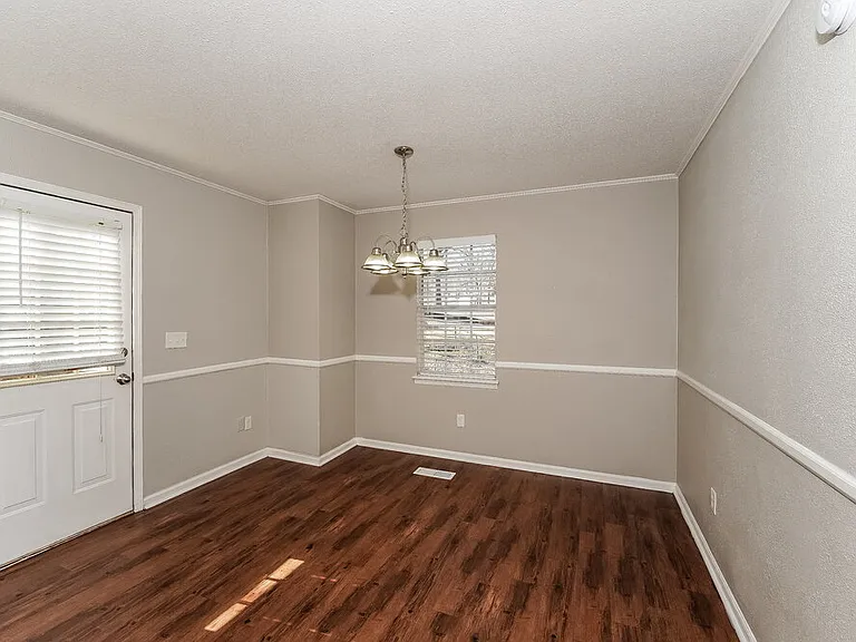 1920 Croydon Cir — Photo 7