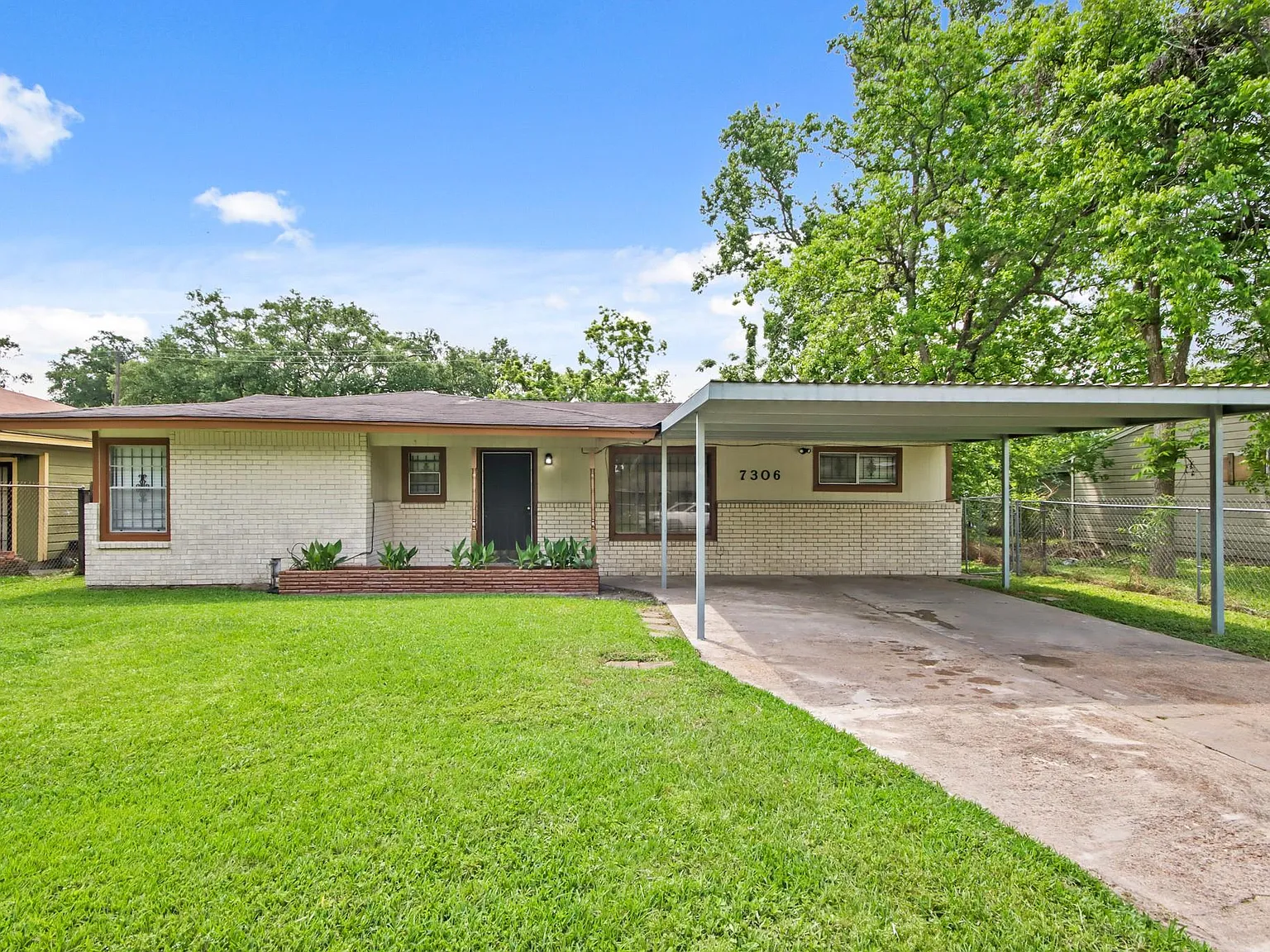 3 bed, 1222 sqft, $1,550 — Photo 1
