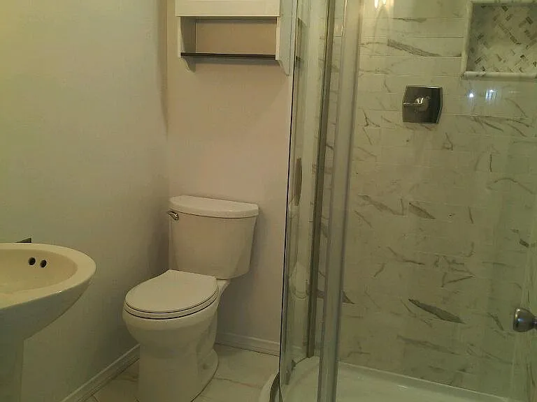 bathroom (2nd view)