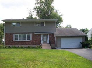 4 Dorsman Dr, Latham, NY 12110