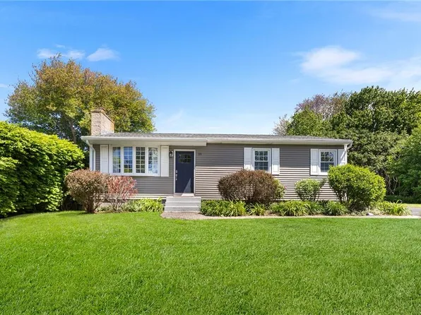 25 Old Pine Rd, Narragansett, RI 02882