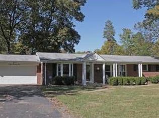 831 Garland Pl, Saint Louis, MO 63122