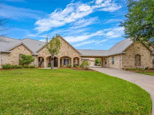 202 W North St, Weimar, TX 78962