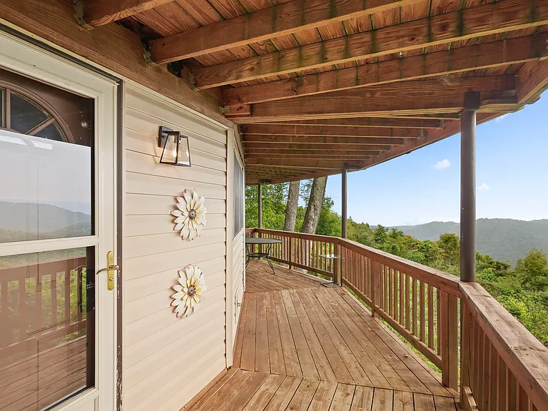 820 Pine Ridge Rd — Photo 21